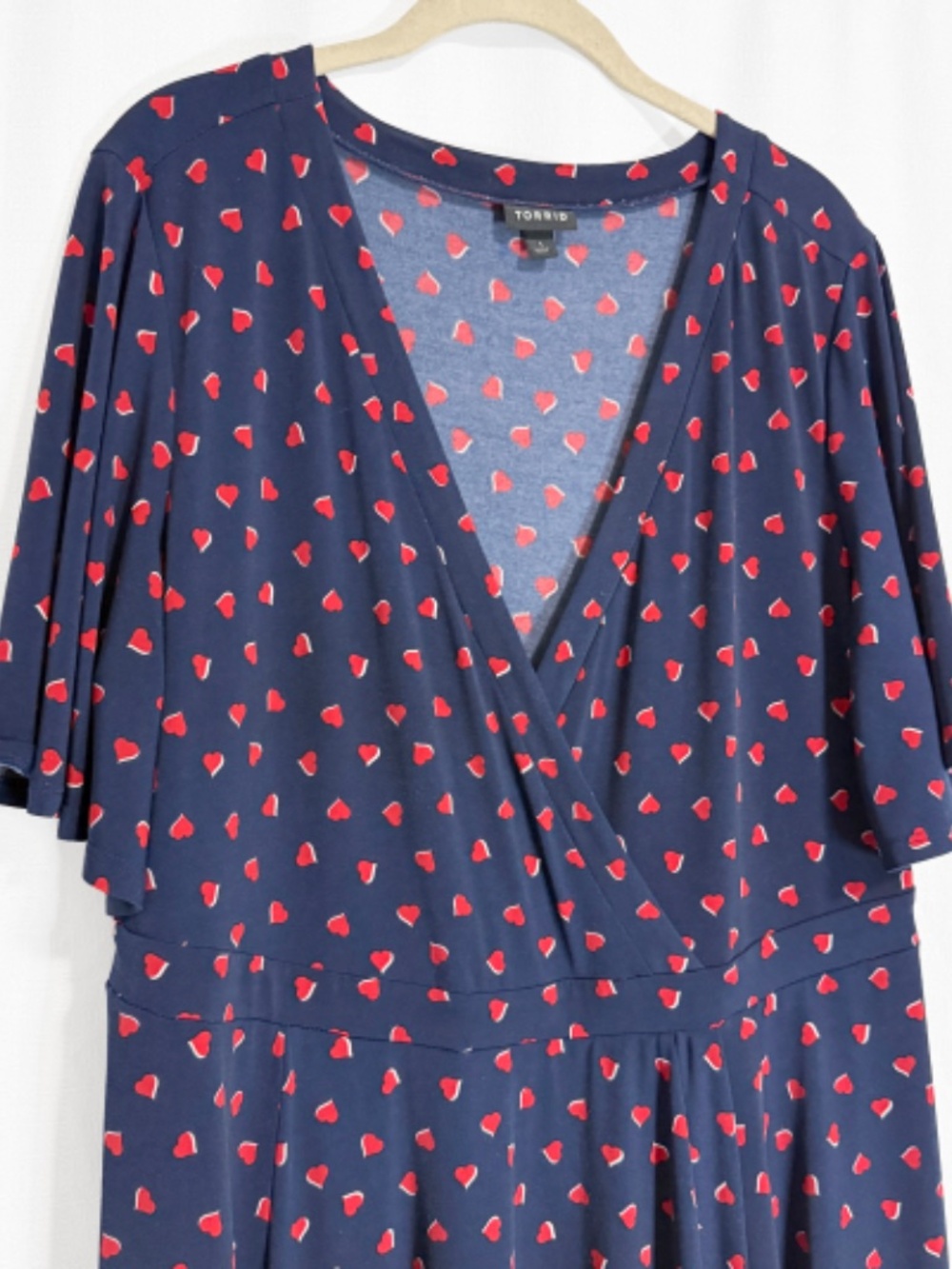 Torrid Navy Blue and Red Mini Hearts Studio Knit Faux Wrap Dress Size 1X - Picture 3 of 9